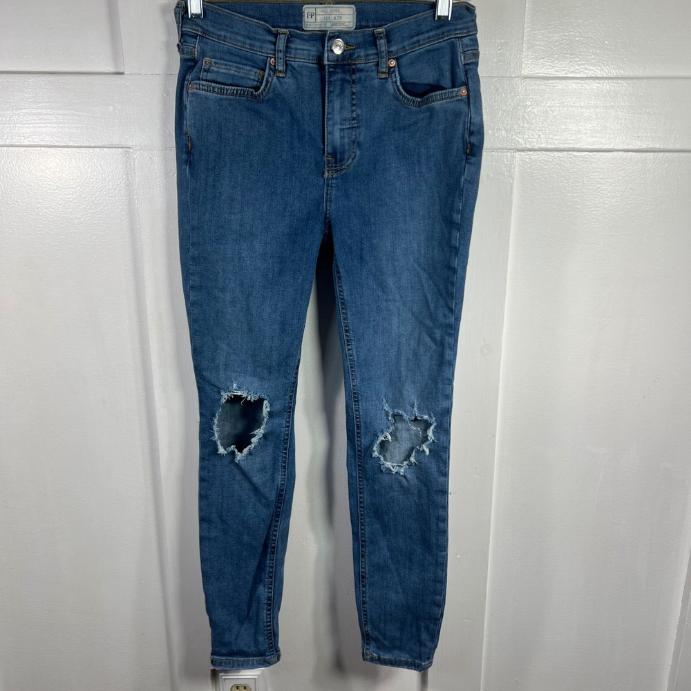 Free People Ripped Knee Skinny Jeans Blue Wash‎ Size 27W 27R